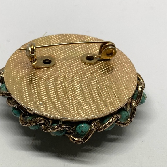 Vintage unsigned Hong Kong Hubble style acrylic turquoise beaded goldtone brooch - Picture 4 of 5